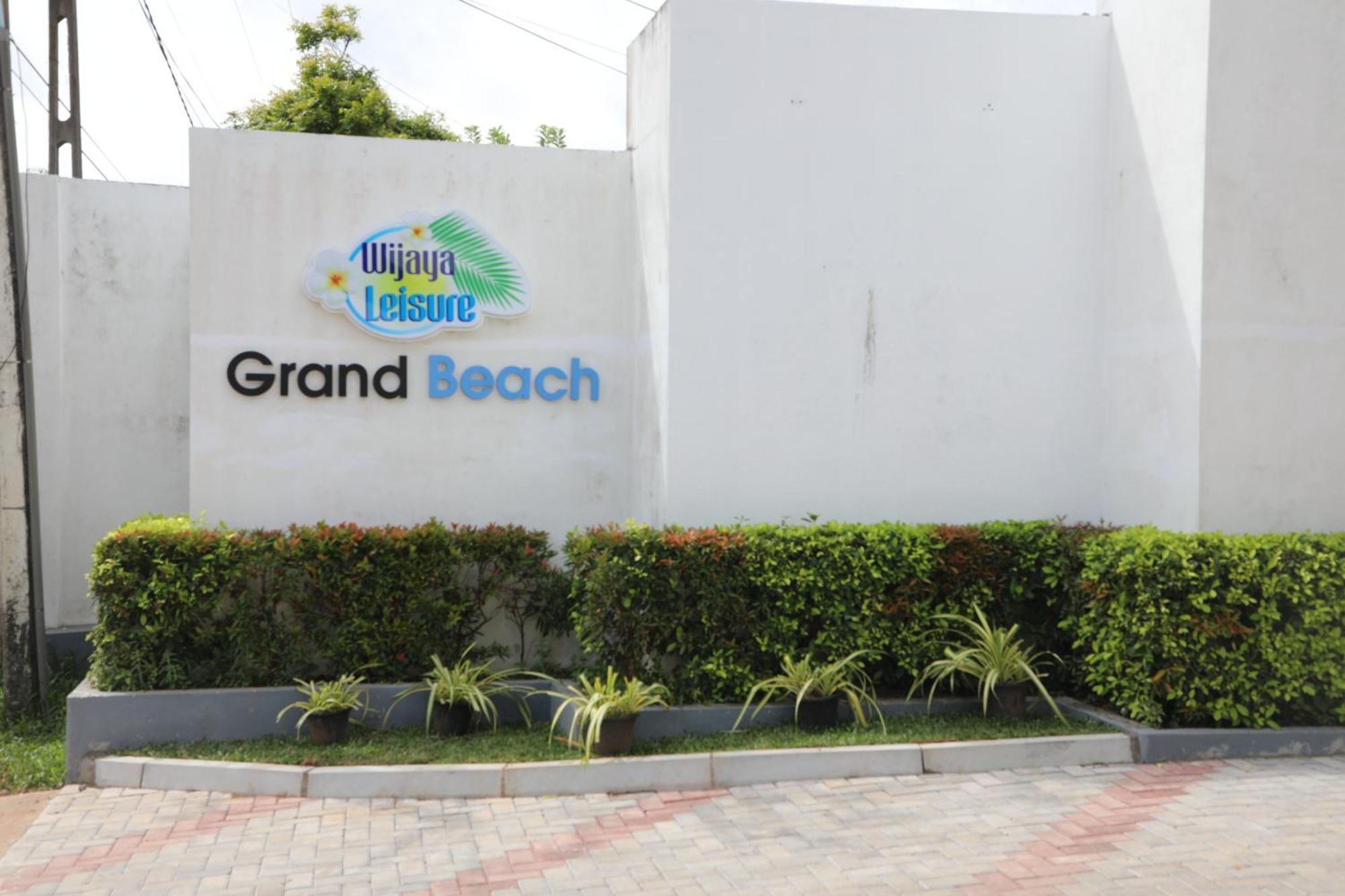 Grand Beach Wadduwa Bagian luar foto