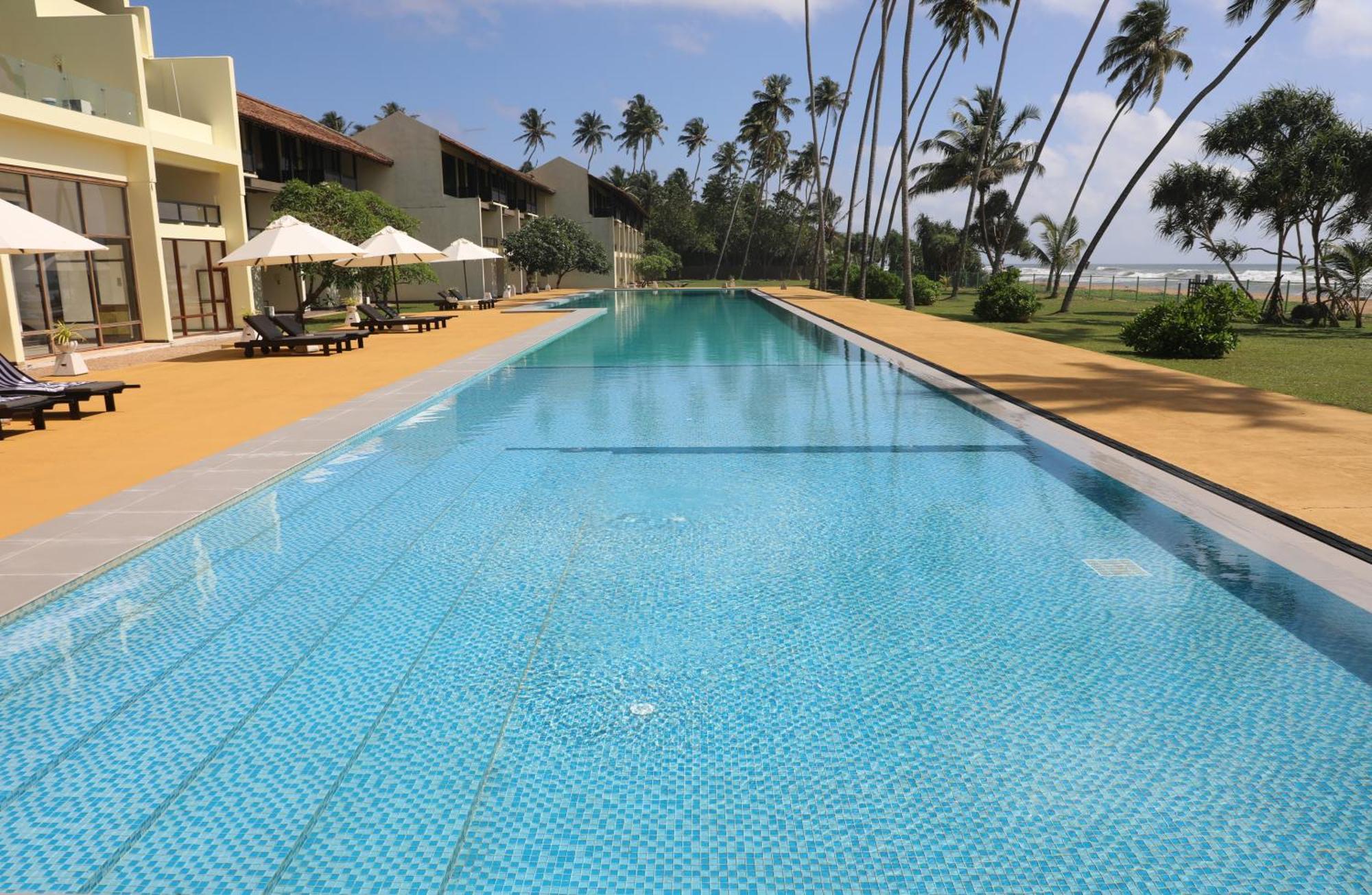 Grand Beach Wadduwa Bagian luar foto