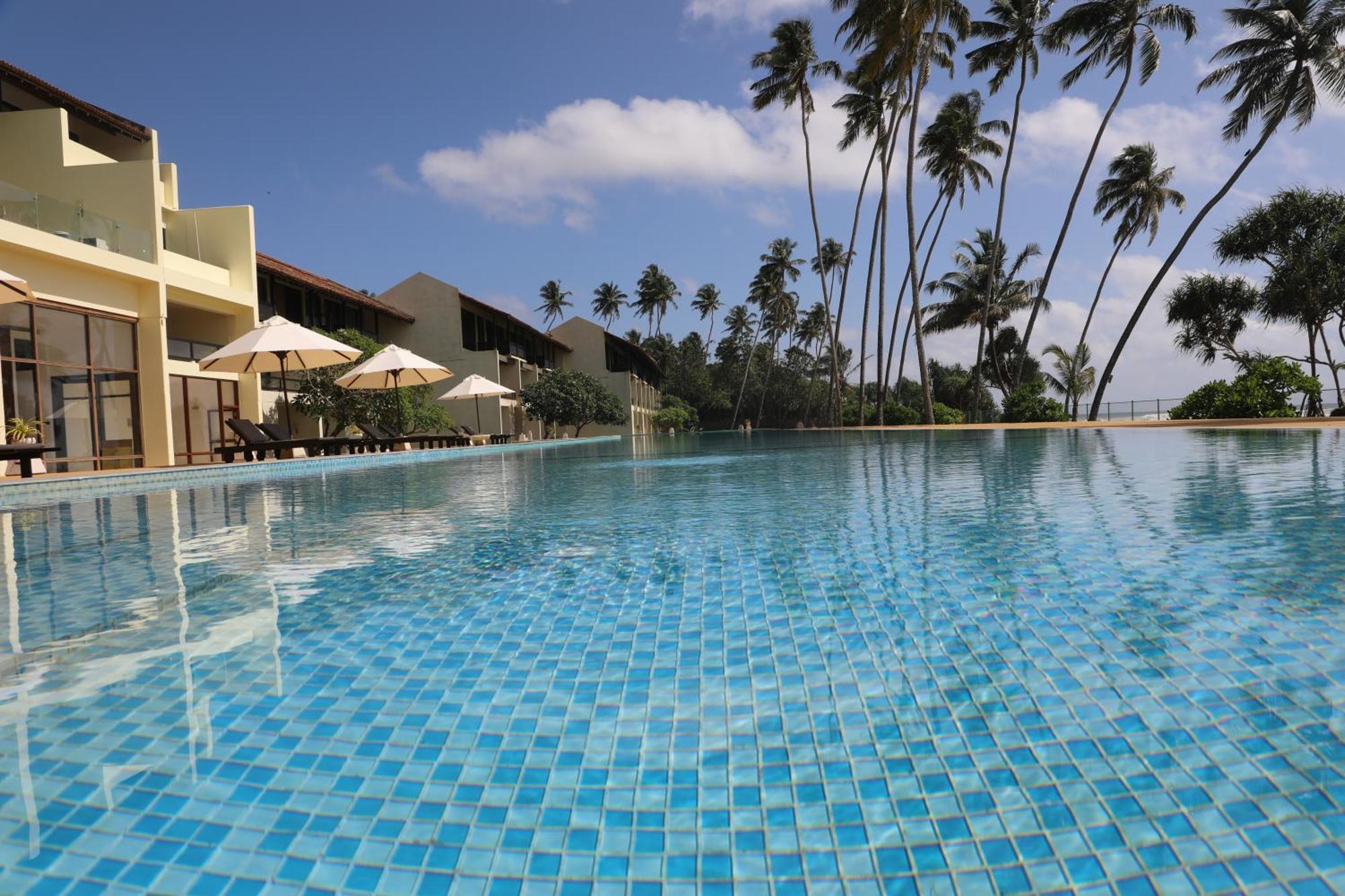 Grand Beach Wadduwa Bagian luar foto