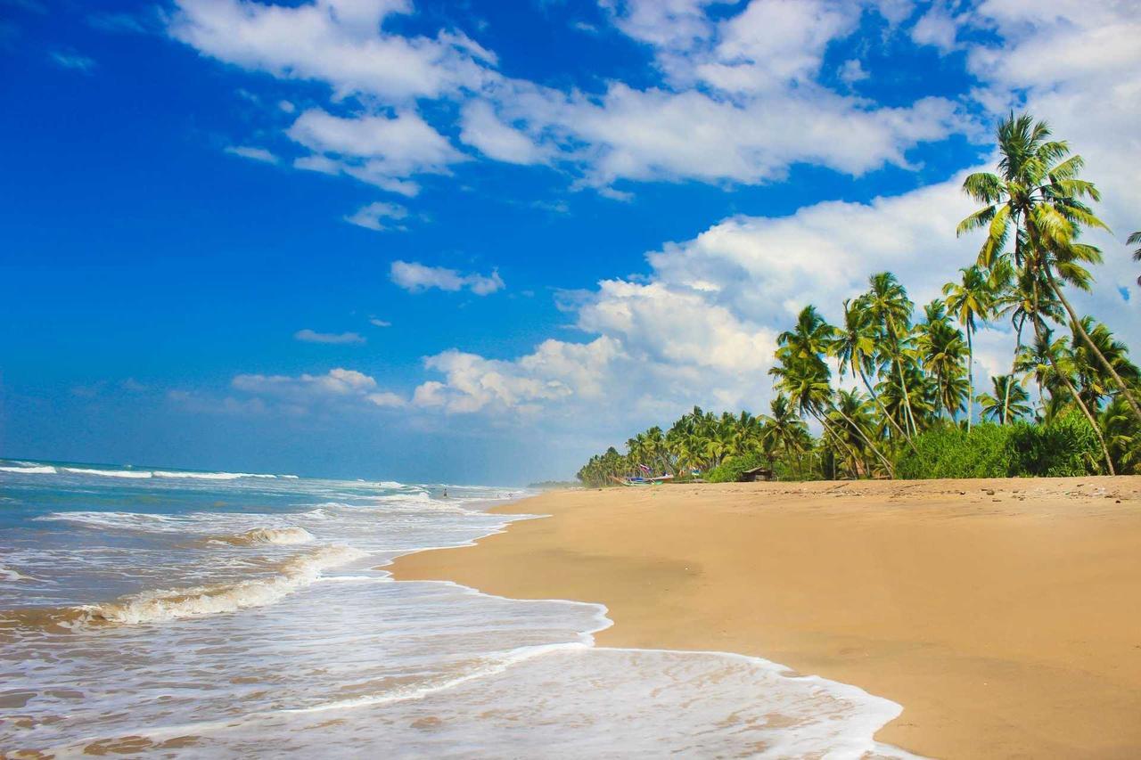 Grand Beach Wadduwa Bagian luar foto