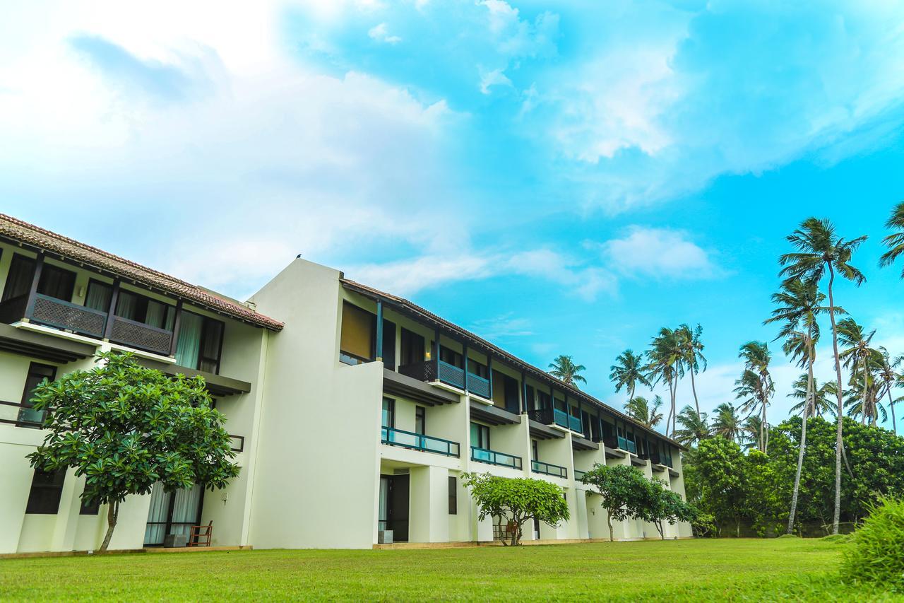 Grand Beach Wadduwa Bagian luar foto