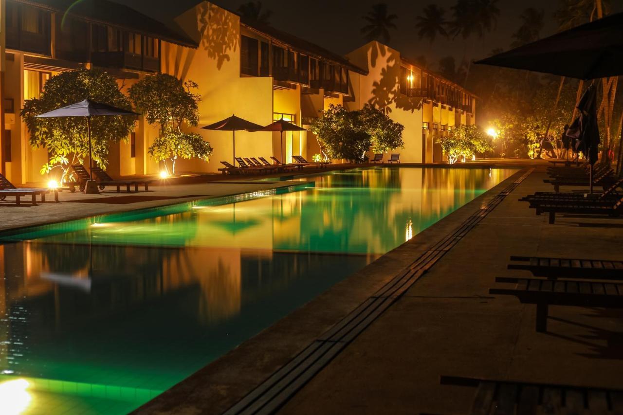 Grand Beach Wadduwa Bagian luar foto