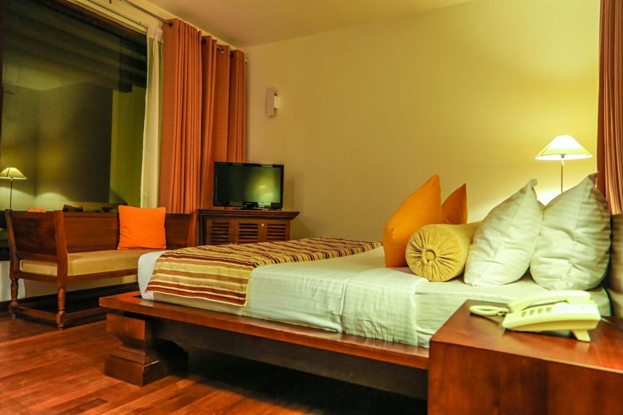 Grand Beach Wadduwa Bagian luar foto